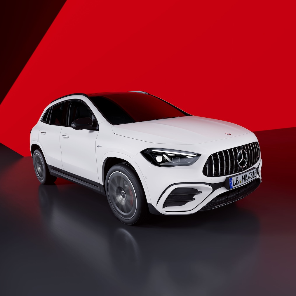 Mercedes-AMG GLA 45 S 4MATIC+ set skråt bagfra.