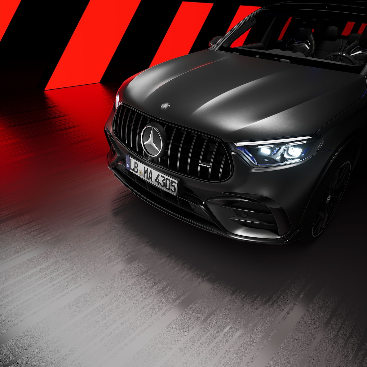 Fronten på en Mercedes-AMG GLC SUV med AMG Nightpakke Eksteriør set fra siden.