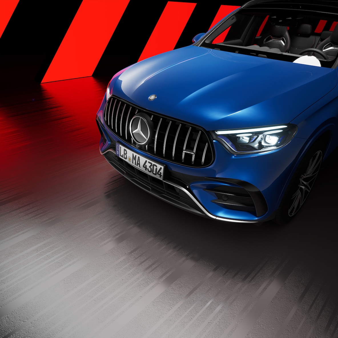 Sidevisning af frontsektionen på en Mercedes-AMG GLC SUV med AMG Exterior Night Package.