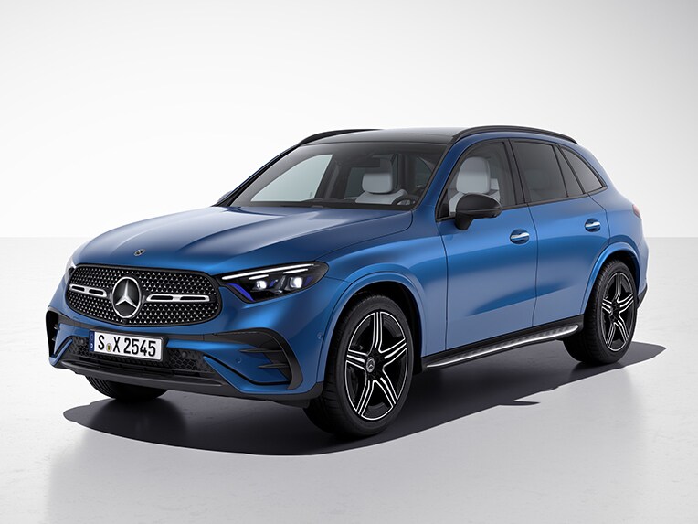 GLC fra Mercedes-Benz set skråt forfra med Night-pakken.