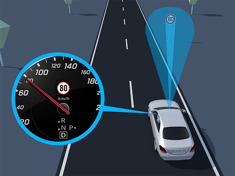 Et billede af færdselstavleassistenten på mediedisplayet i Mercedes-Benz GLE.