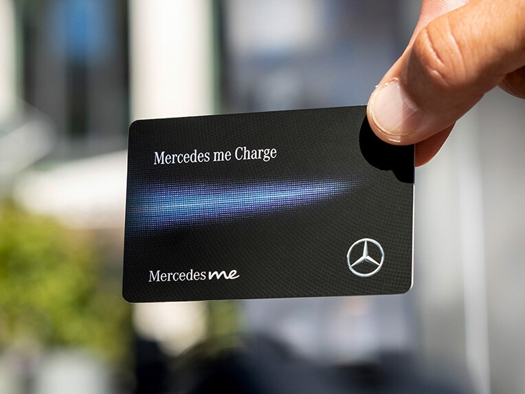 Opladning undervejs med MB.CHARGE Public til GLE fra Mercedes-Benz.