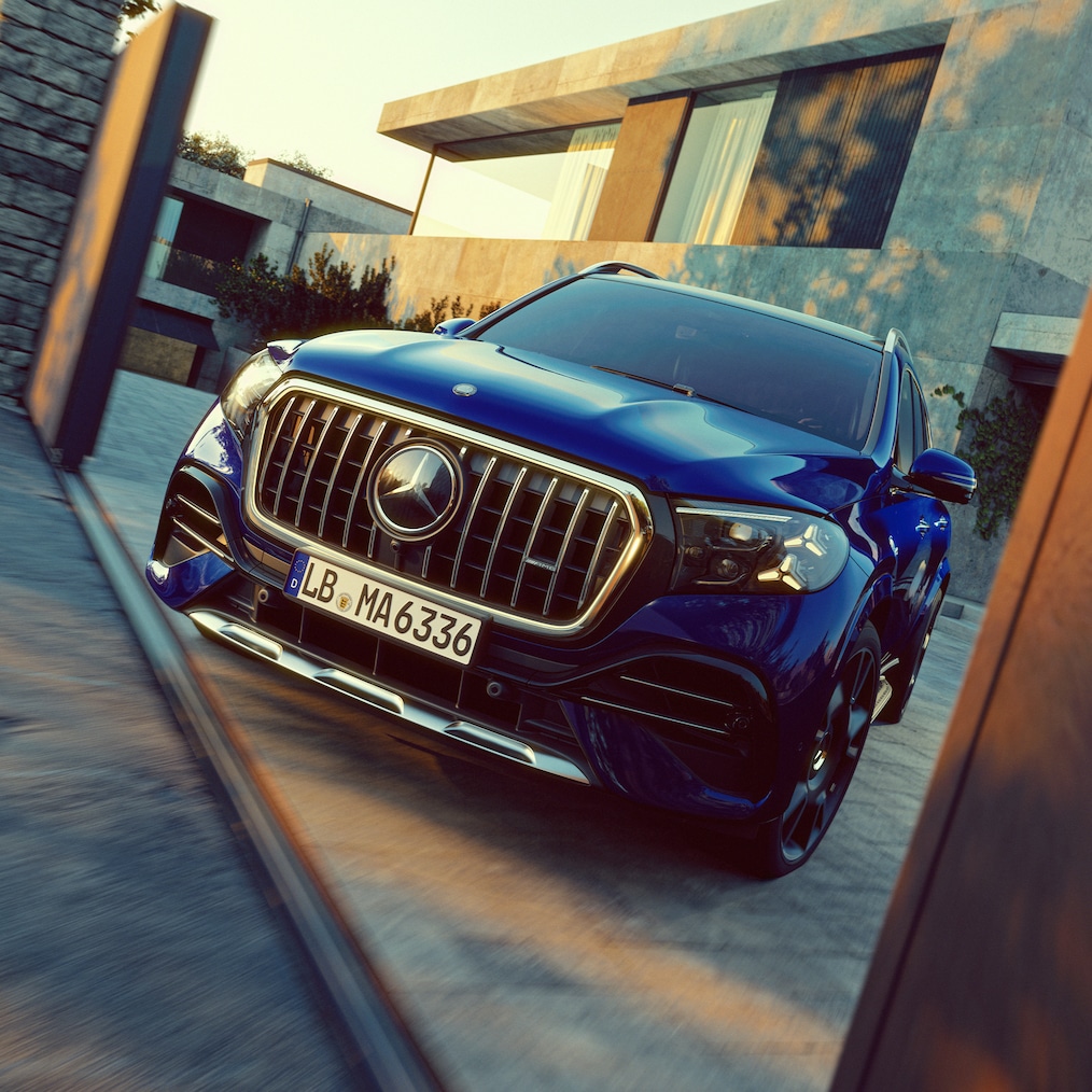 AMG-kølergitter med mørke kromelementer på den nye Mercedes-AMG GLS 63.
