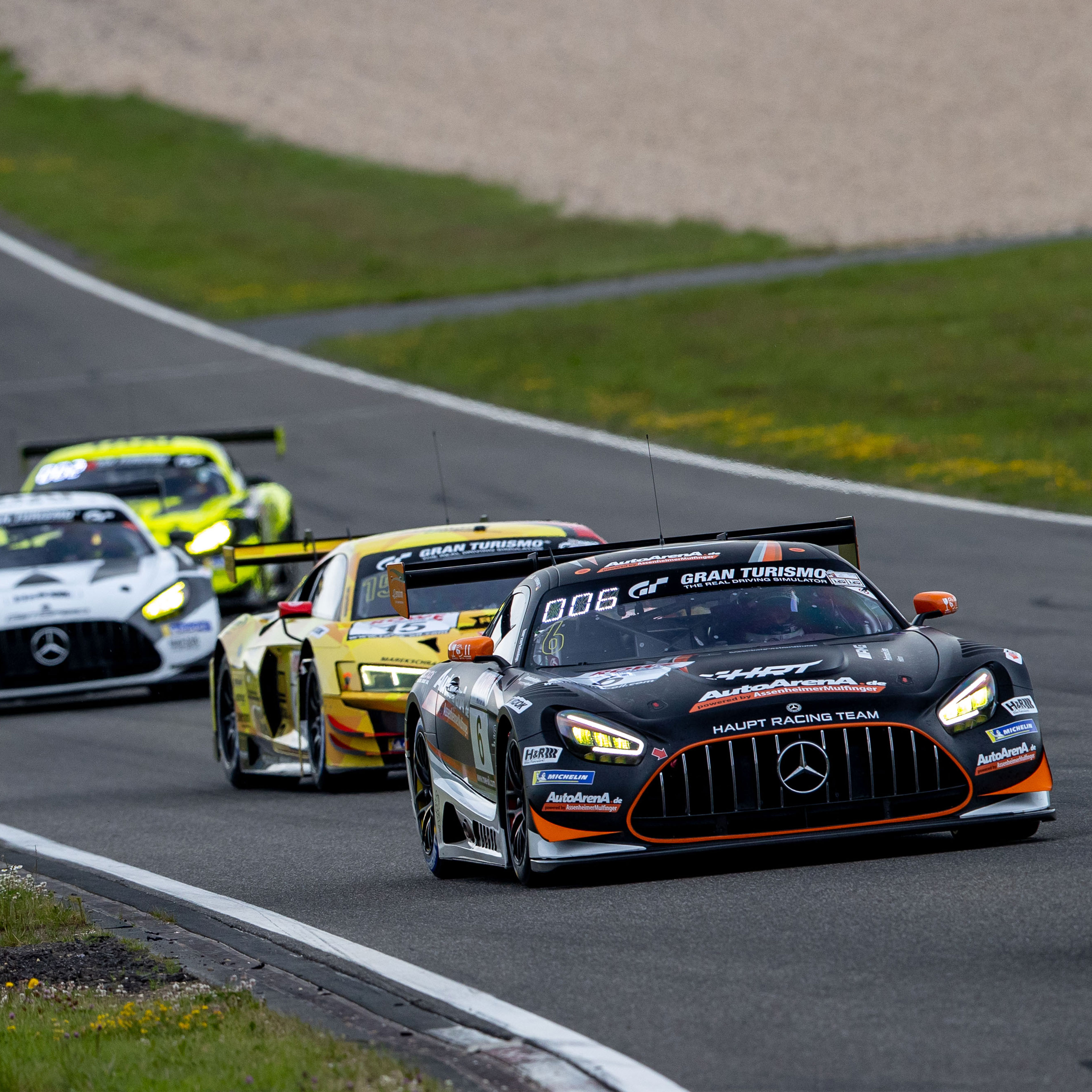 Oplevelser | Mercedes-AMG Mercedes-Benz racerbiler i løb på racerbane