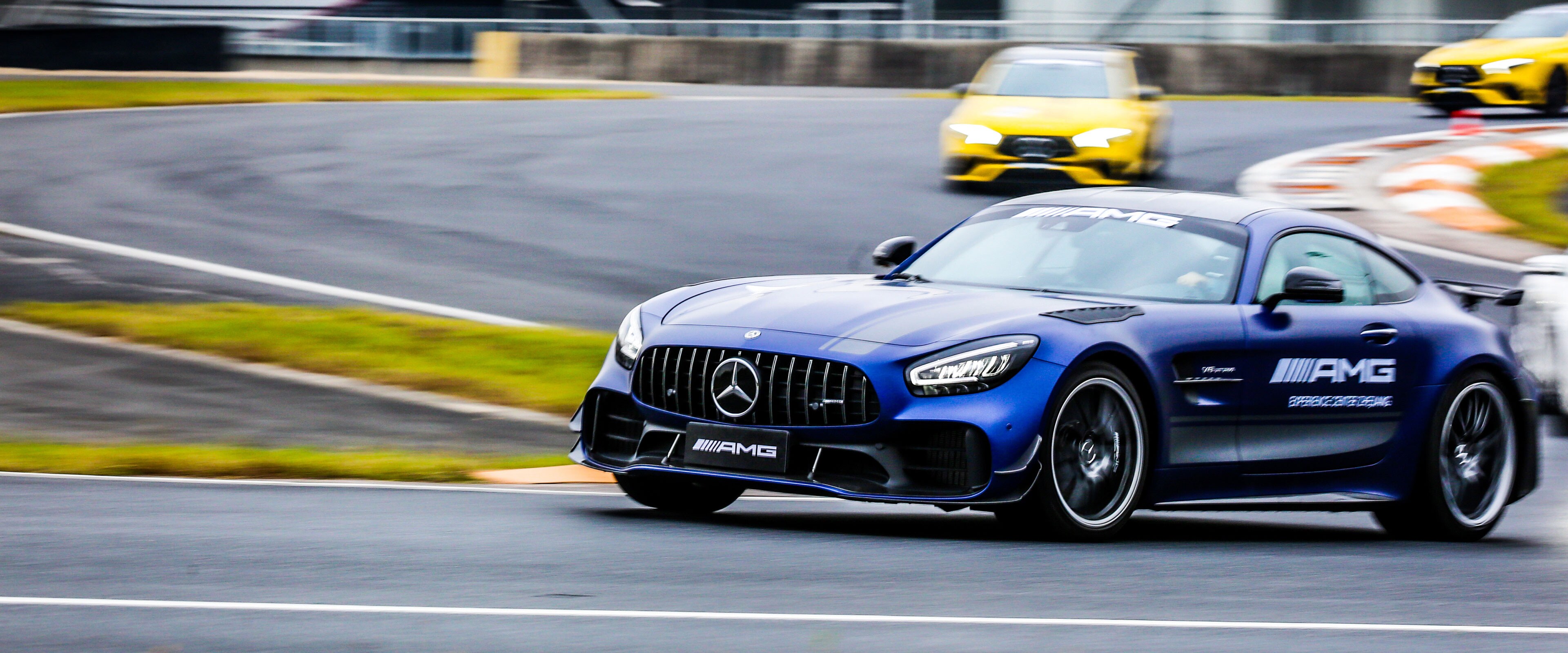 Flere Mercedes-AMG biler.