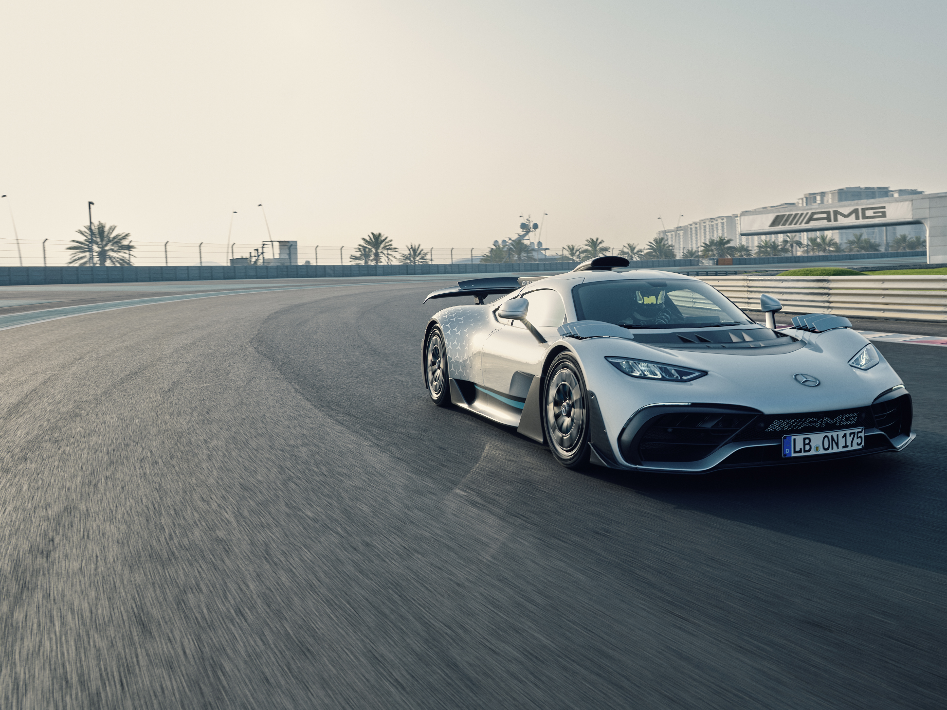 Project One | Mercedes-AMG Mercedes-AMG Project ONE set skråt forfra.