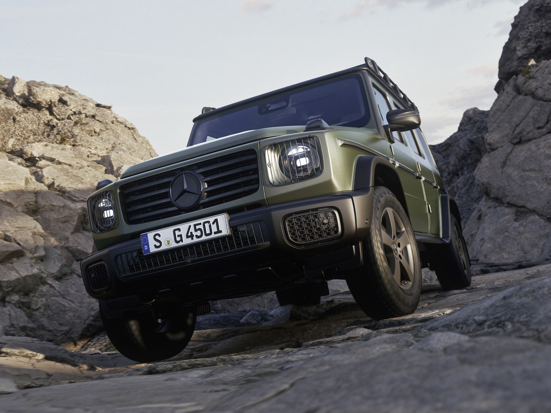 Grøn Mercedes-Benz G-Klasse set skråt forfra.