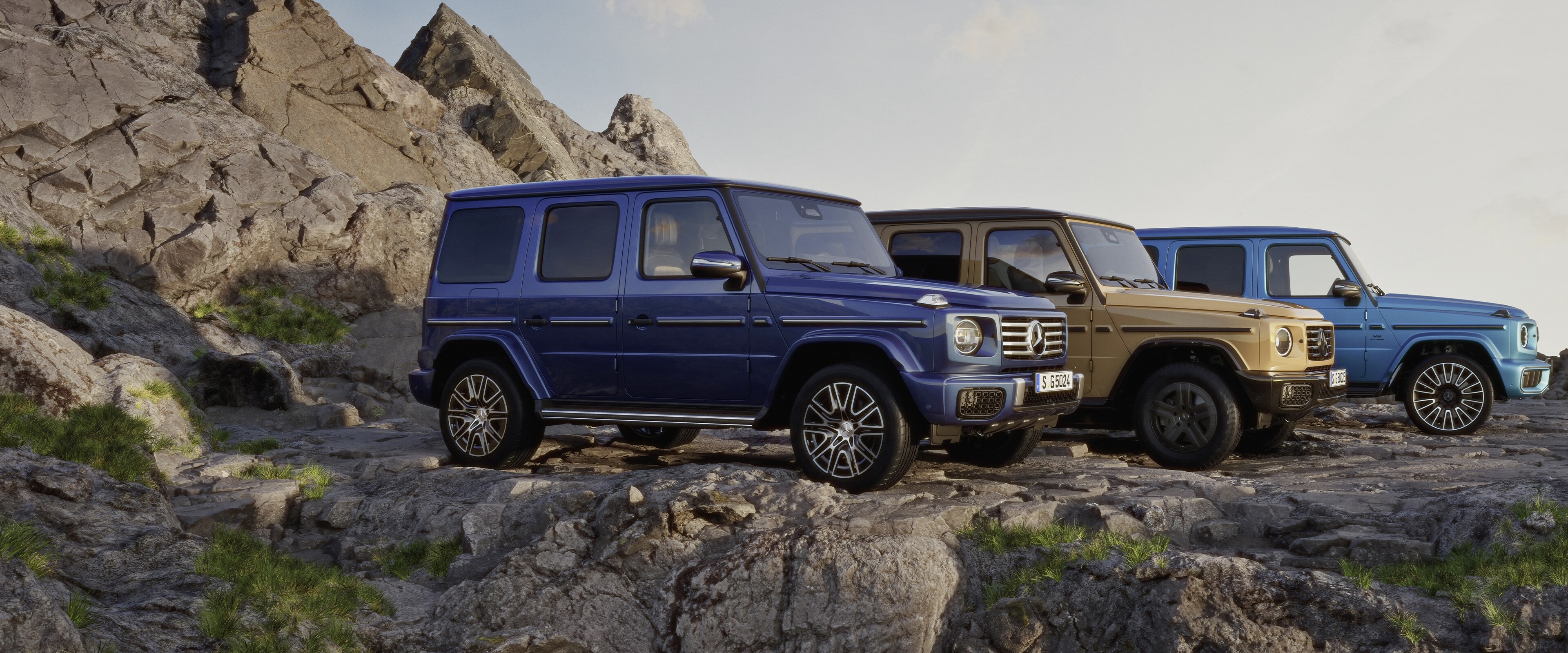 Forskellige Mercedes-Benz G-Klasse biler side om side.