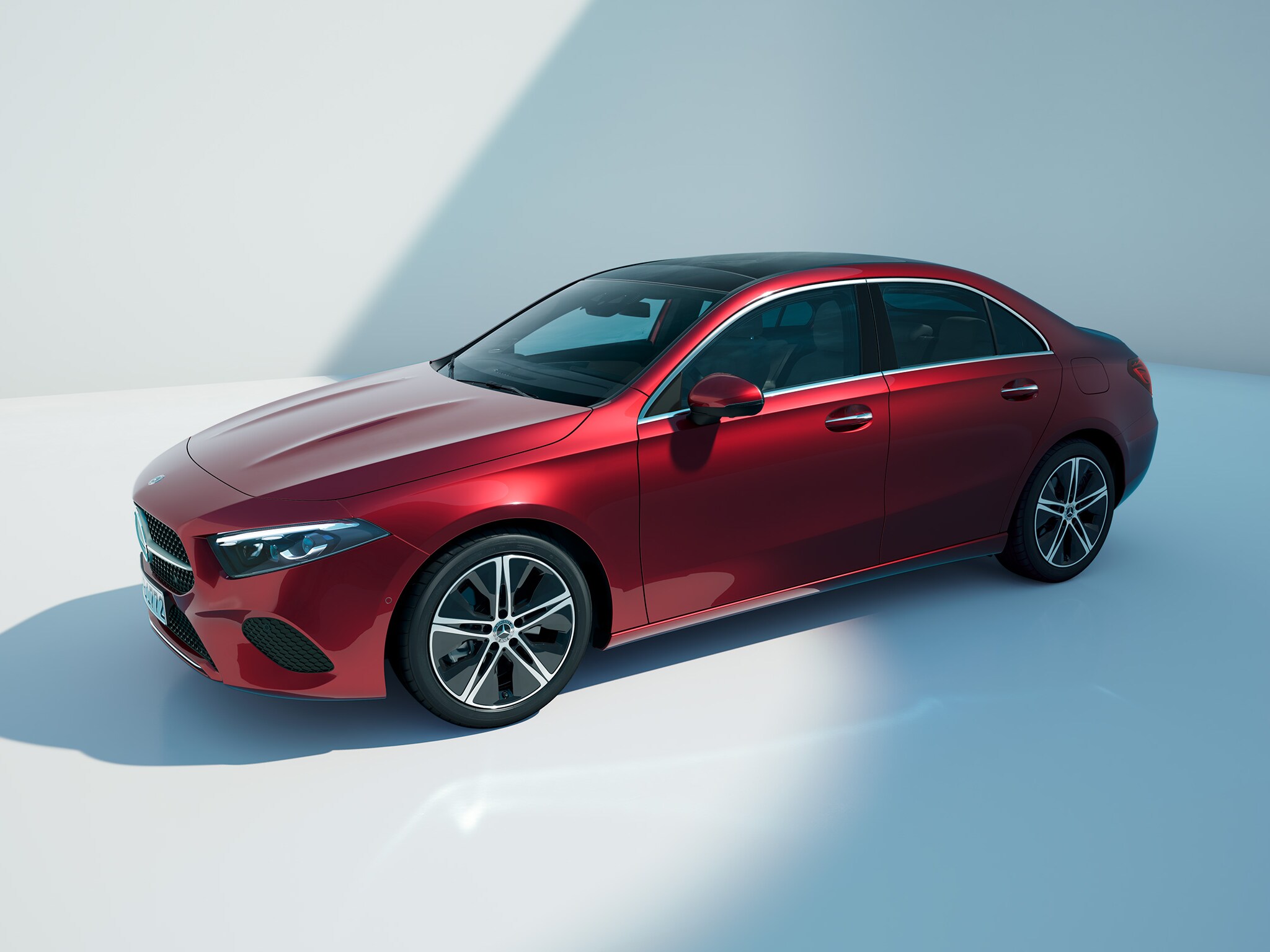 Mercedes-Benz sedan-model set fra siden – elegant og aerodynamisk bil