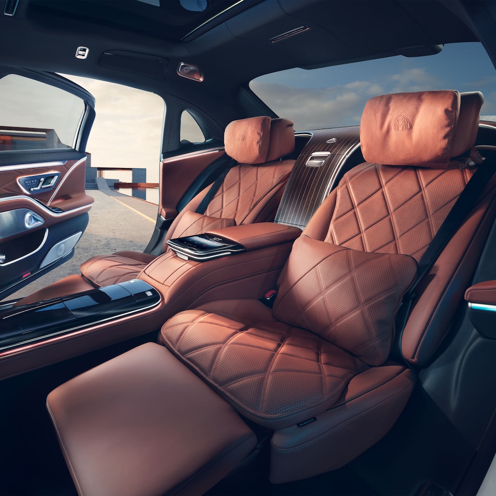 Den bageste del af kabinen med Executive-sæder i S-klassen fra Mercedes-Maybach.