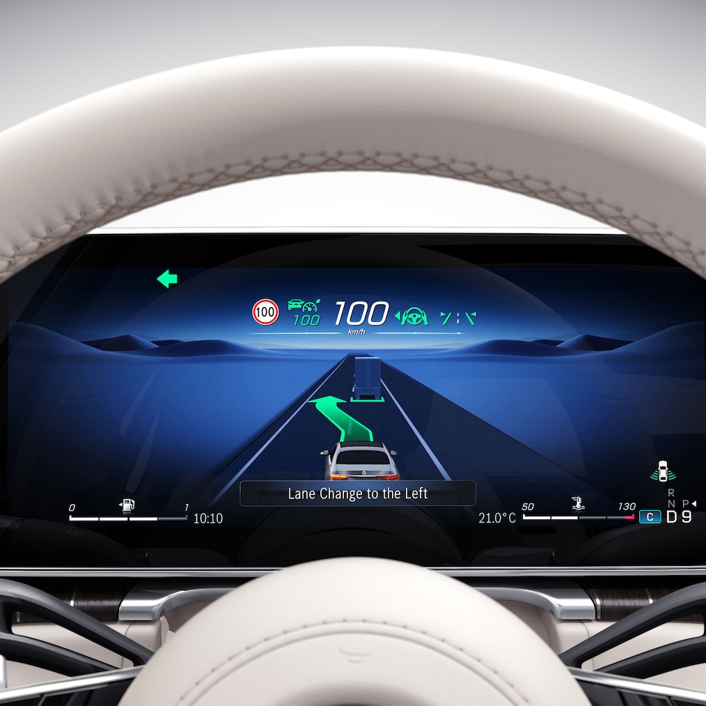 Førerdisplayet i Mercedes-Benz S-Klasse sedan lang udgave.