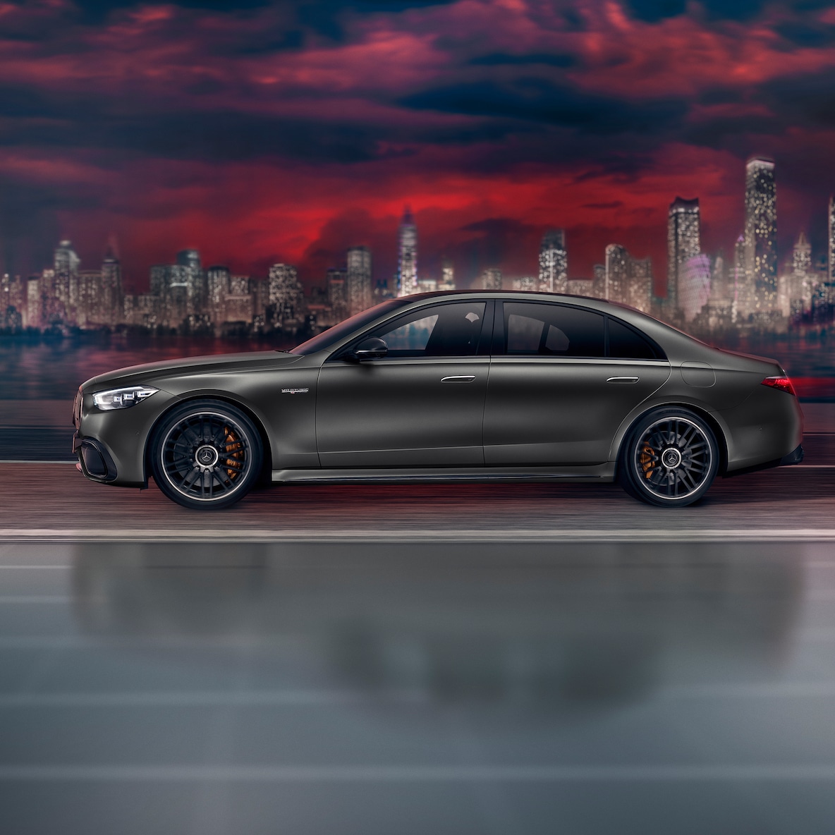 Mercedes-AMG S 63 E PERFORMANCE set fra siden forfra.