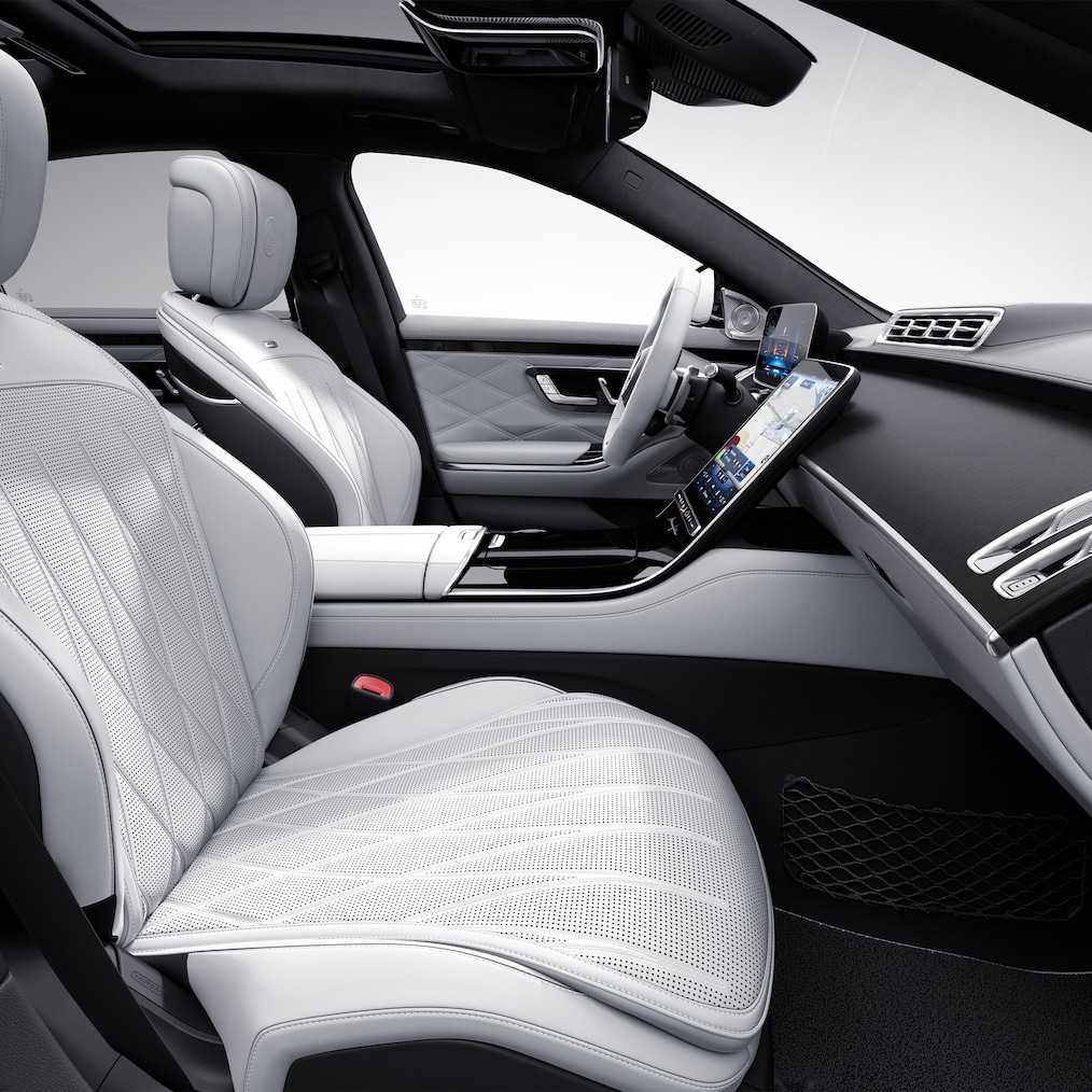 Mercedes-AMG S 63 E PERFORMANCE set fra siden (for eksklusive MANUFAKTUR-lakeringer).