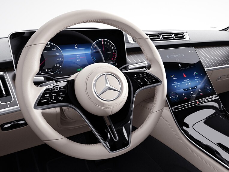 Førerdisplayet i Mercedes-Benz S-Klasse sedan.