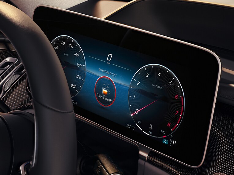 3D-førerdisplayet med ATTENTION ASSIST i Mercedes-Benz S-Klasse sedan.
