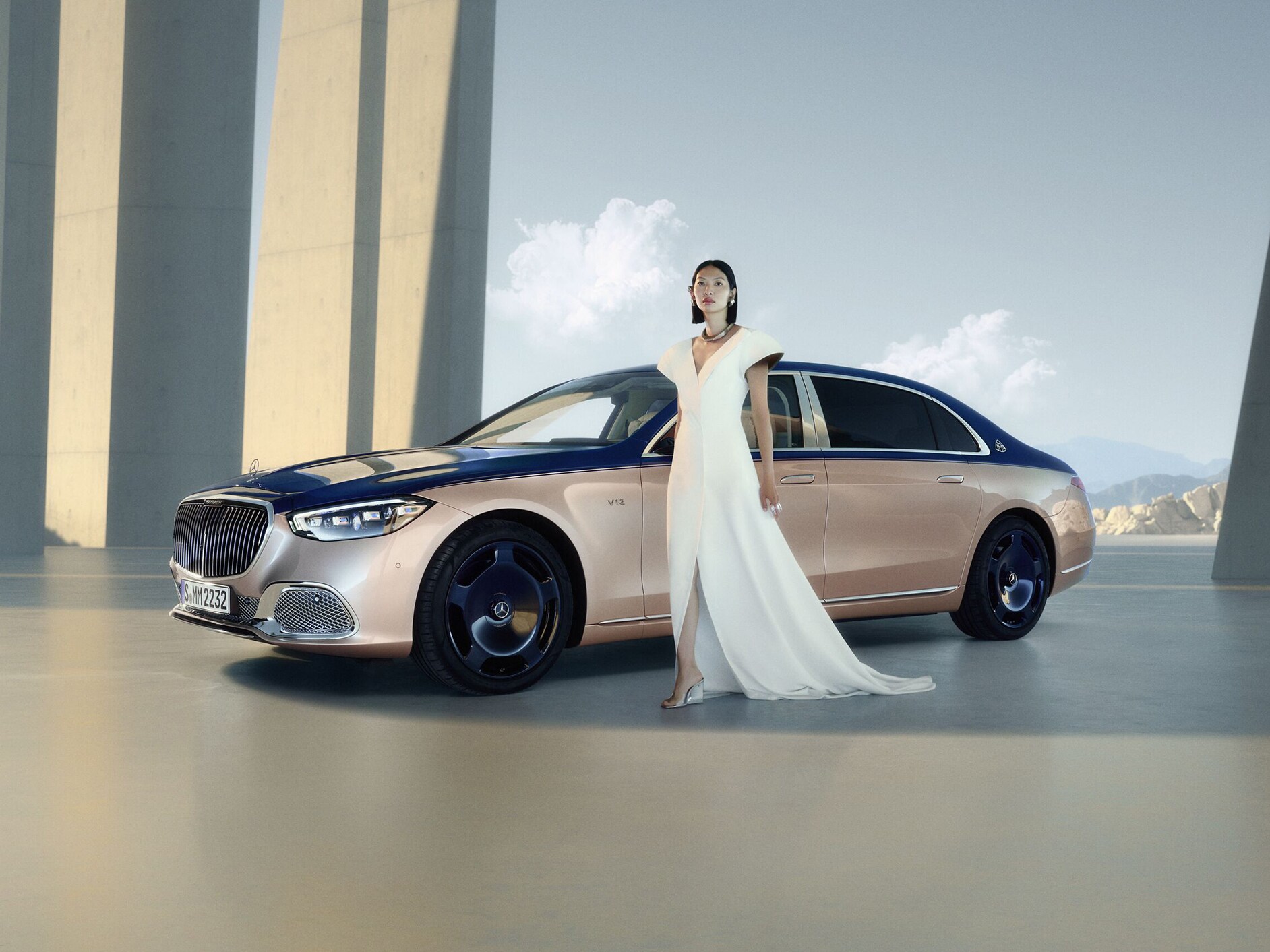 Mercedes-Maybach S-Klasse set fra siden.