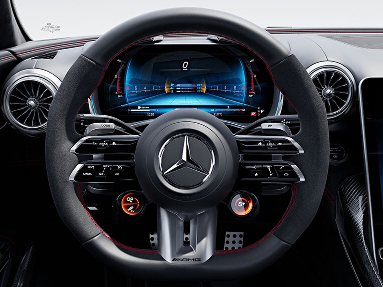 AMG Performance rattet i nappalæder/MICROCUT-mikrofiber i den ny Mercedes-AMG SL 63 S E PERFORMANCE.
