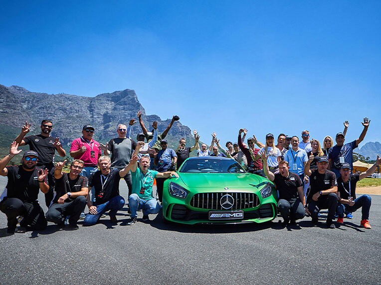 Mercedes-AMG GT R set forfra.