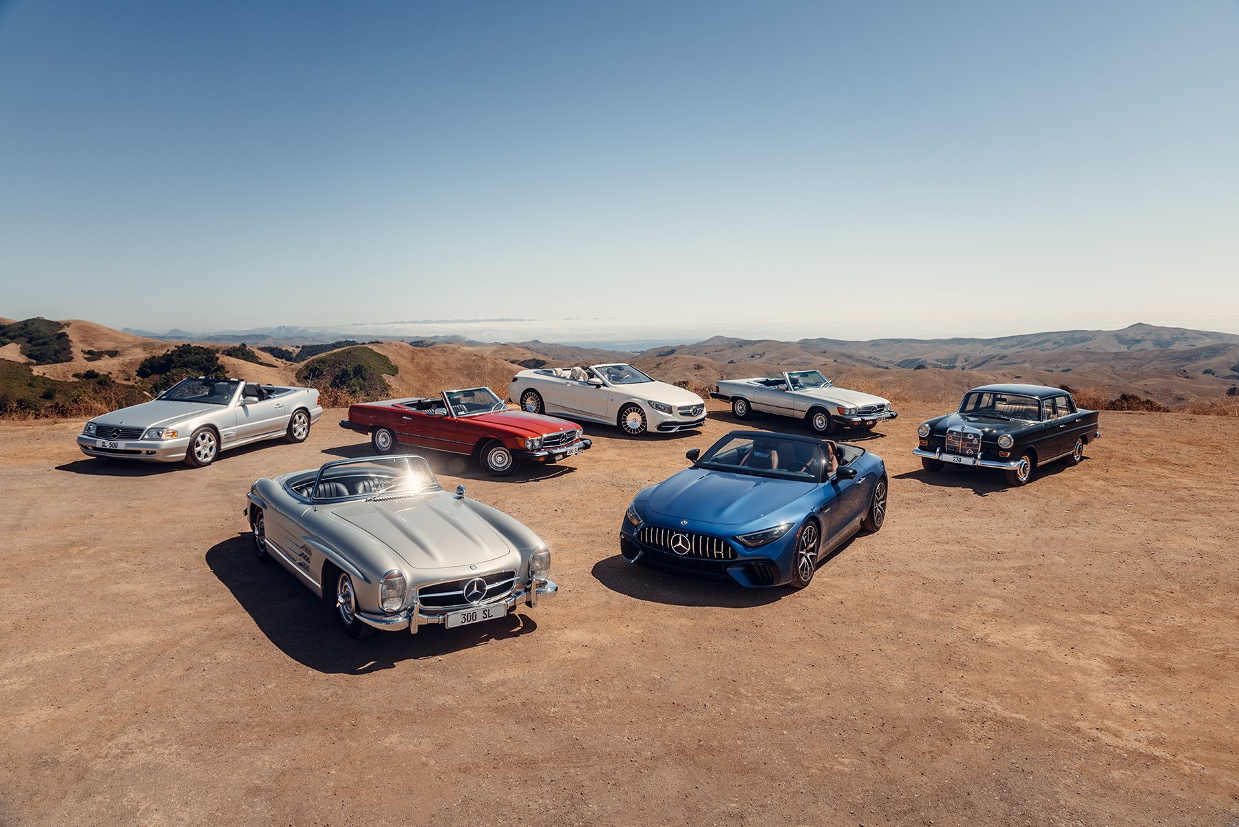 Mercedes-Benz Classic biler. Mercedes-Benz Classic biler i en ørken.