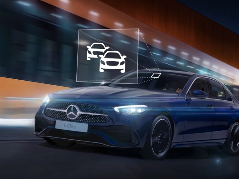 Mercedes-Benz C-Klasse, vist med grafisk ikon for adaptiv fjernlysassistent