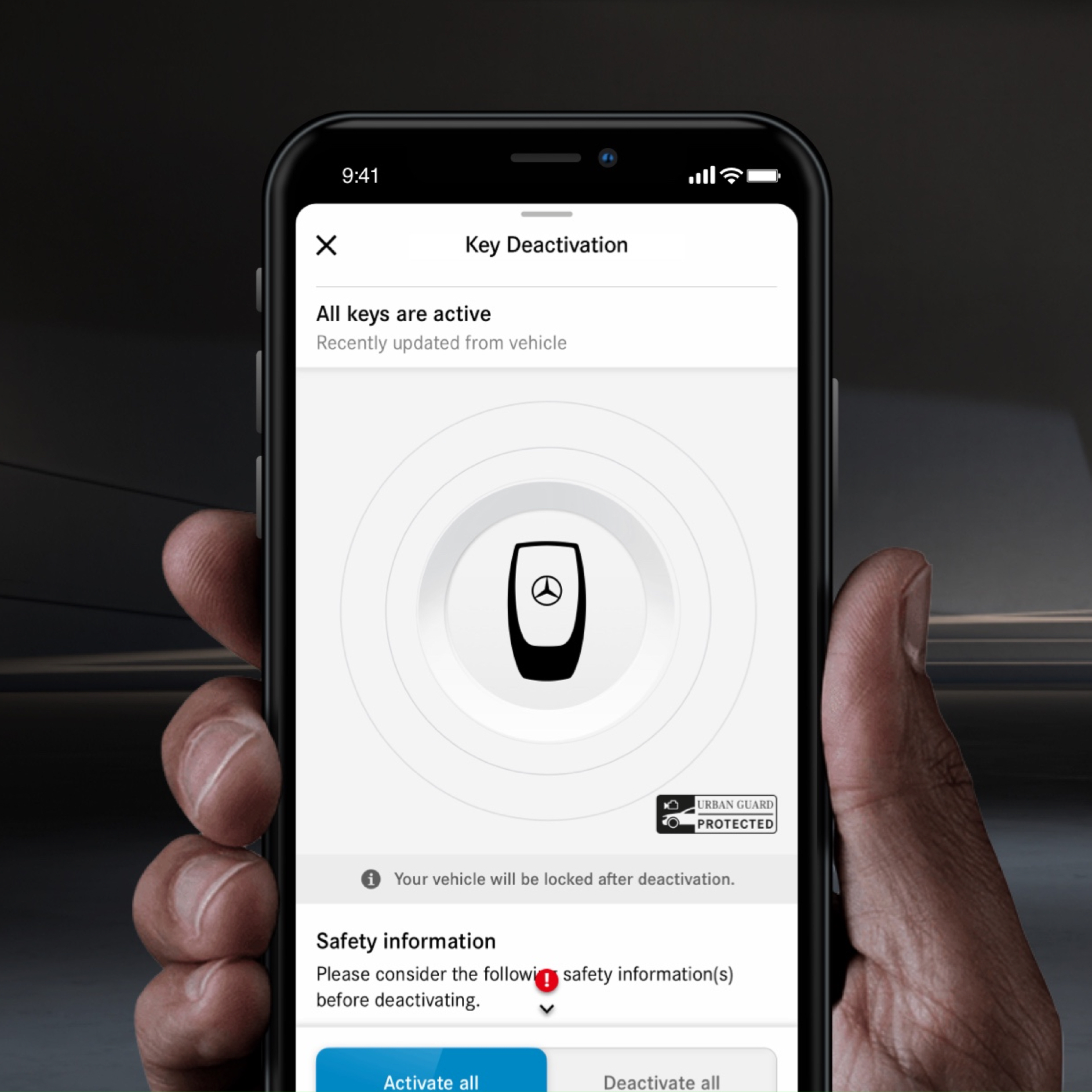 Nøgledeaktivering i nødstilfælde | Excellence-pakke | Mercedes-Benz digitale tjenester Den digitale tjeneste Nøgledeaktivering i nødstilfælde vist på en smartphone