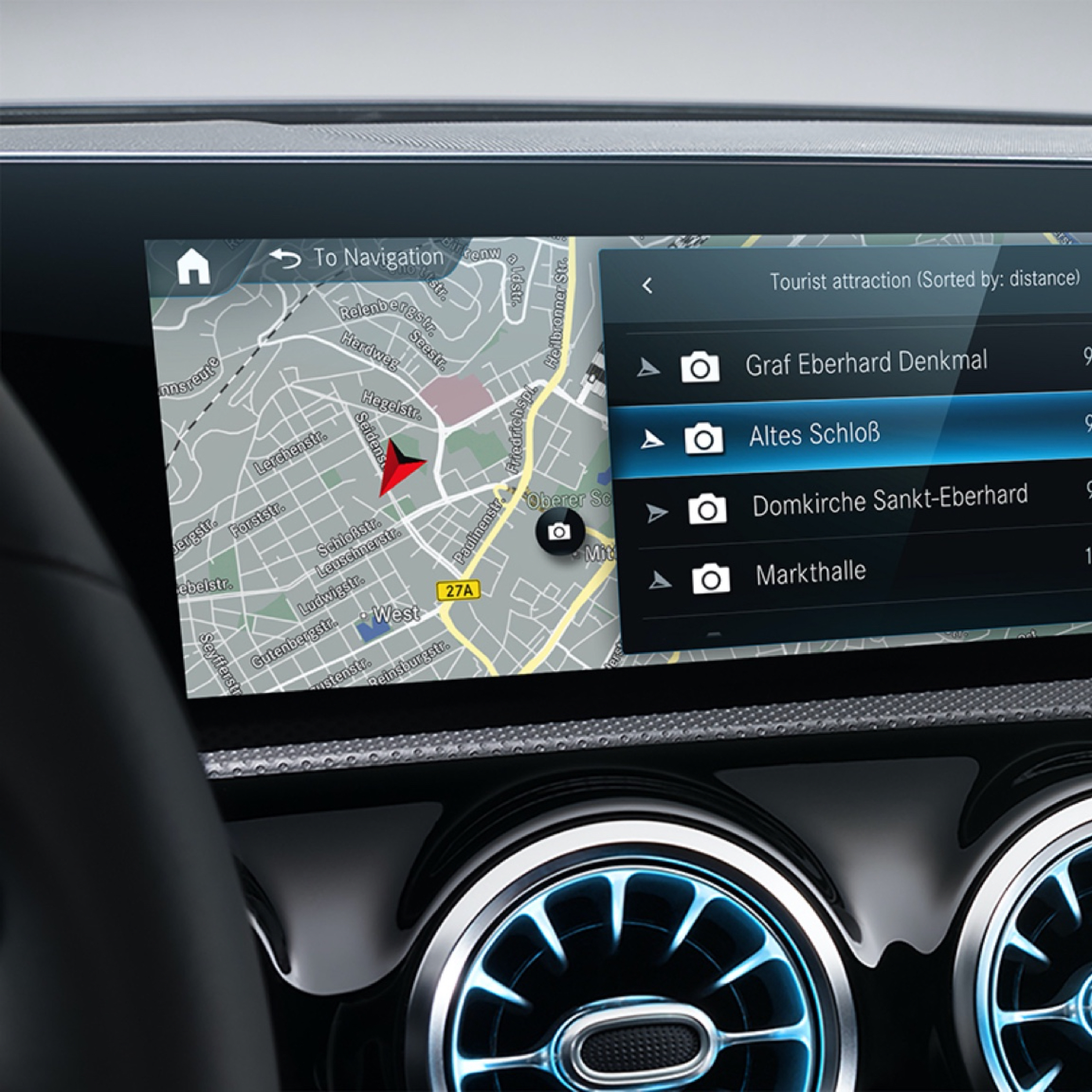 Lokal søgning | Excellence-pakke | Mercedes-Benz digitale tjenester Den digitale tjeneste Navigation viser den bedste rute på bilens display