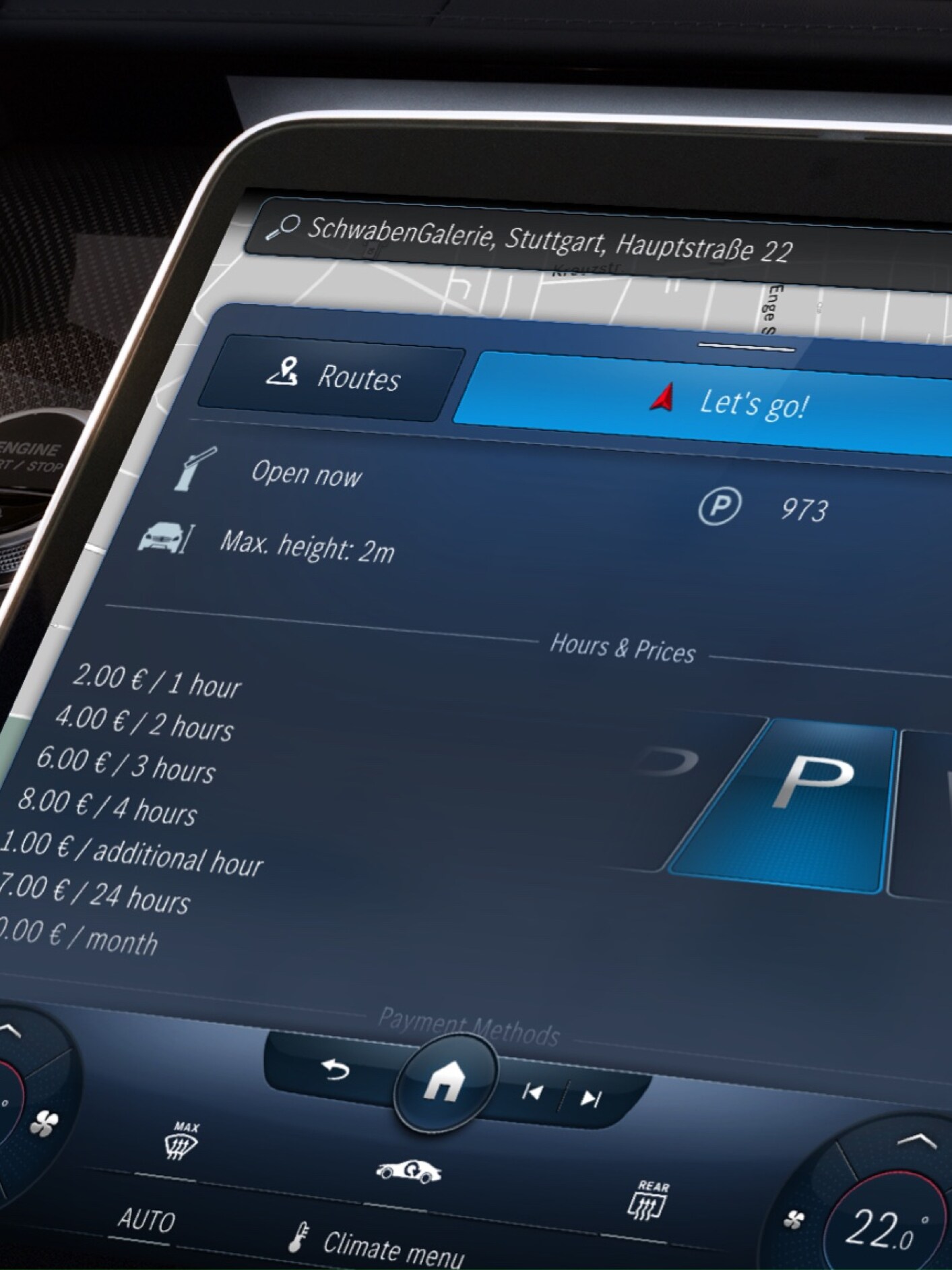 På MBUX multimediesystemets skærm vises tilgængelige parkeringspladser