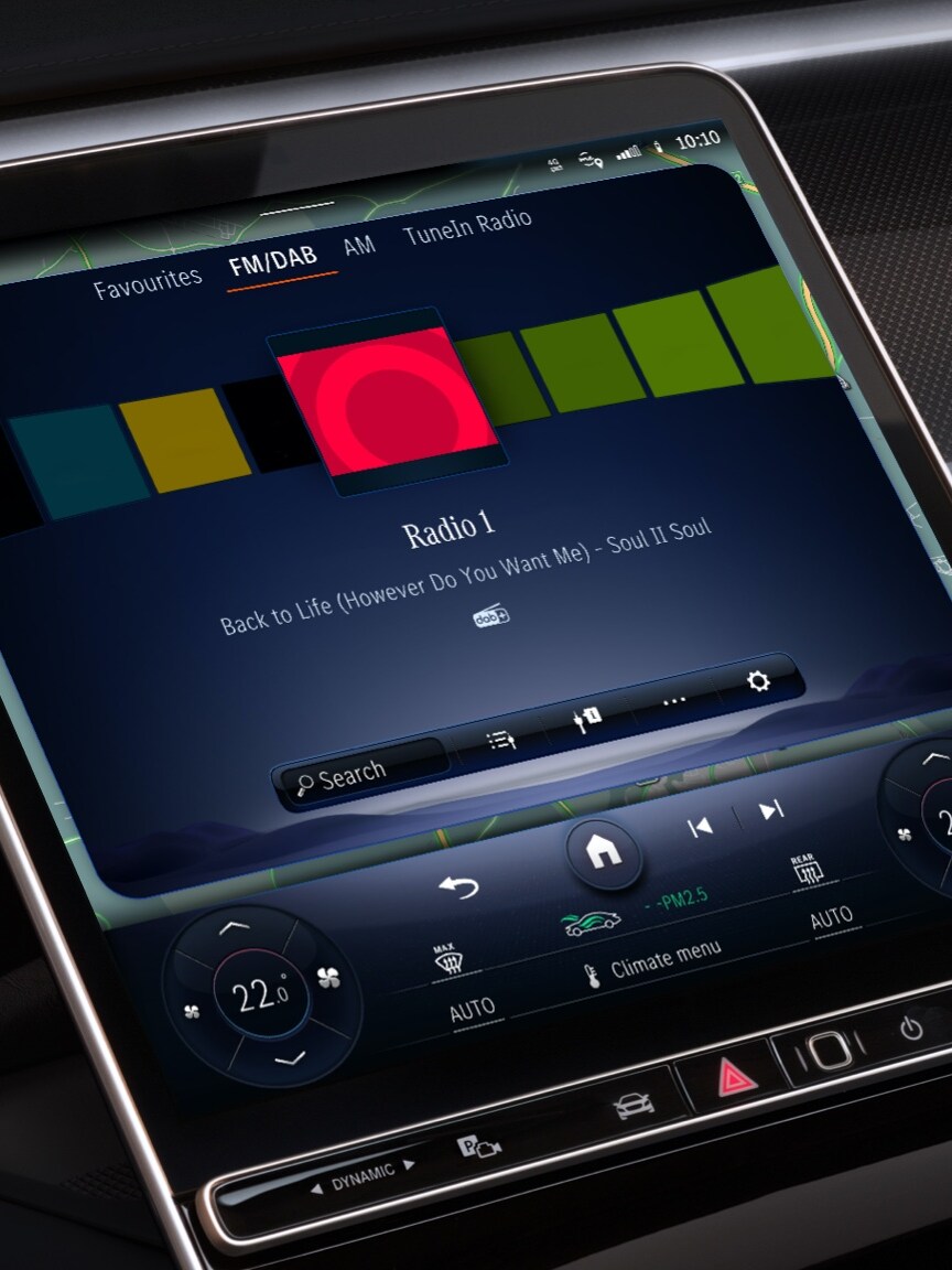 MBUX multimediesystemet i en Mercedes-Benz viser radiostationer fra hele verden