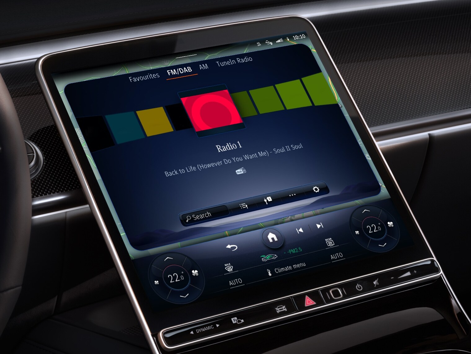 MBUX multimediesystemet i en Mercedes-Benz viser radiostationer fra hele verden