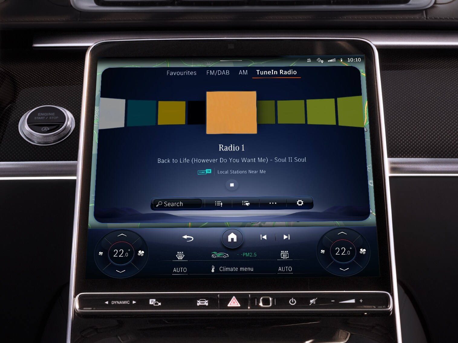 MBUX multimediesystemet viser information som f.eks. kunstner, nummer og albumcover