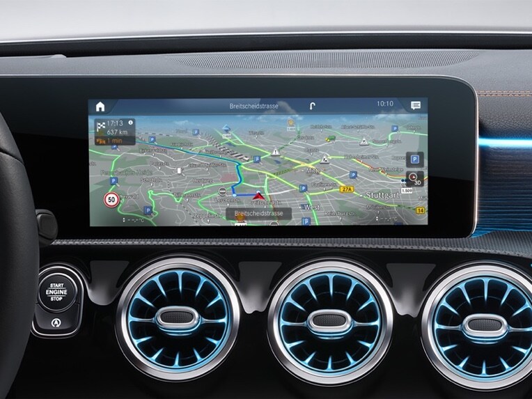 Nærbillede af MBUX Navigationen fra Mercedes-Benz i bilens display