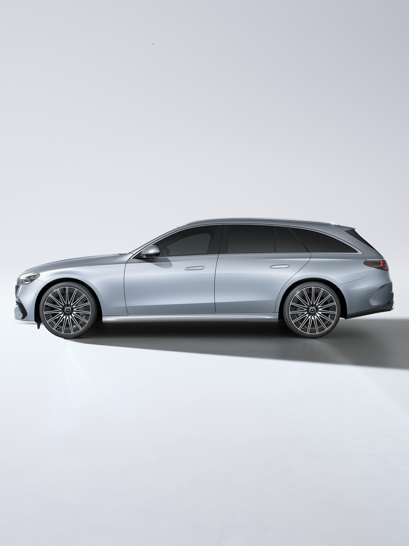 Mercedes-Benz E-Klasse Stationcar set fra siden