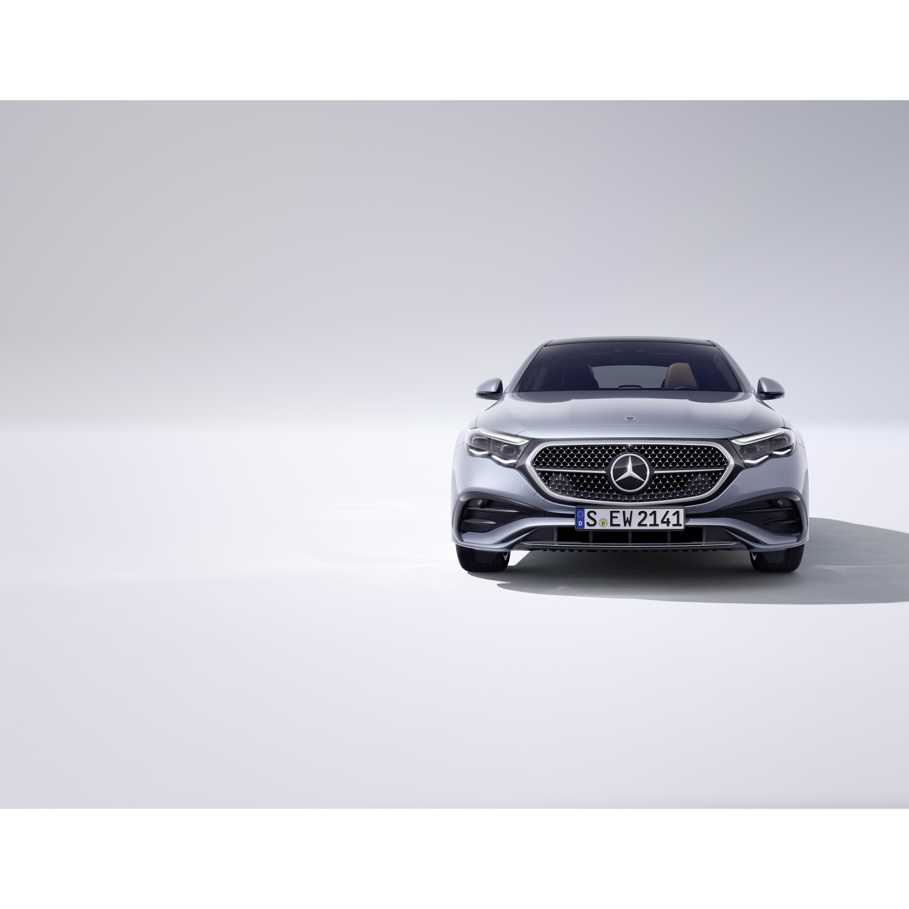 Intelligent Drive | Mercedes-Benz Grå Mercedes-Benz E-Klasse Sedan set forfra