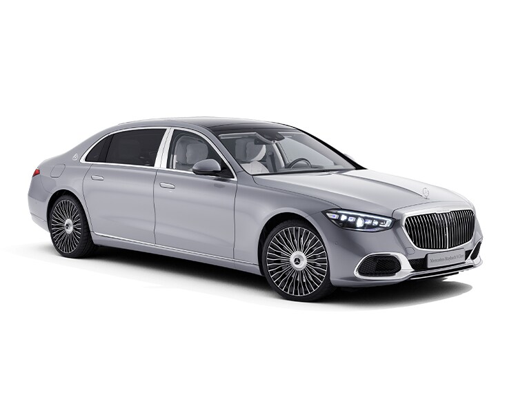 Grå Mercedes-Maybach S-Klasse skråt forfra