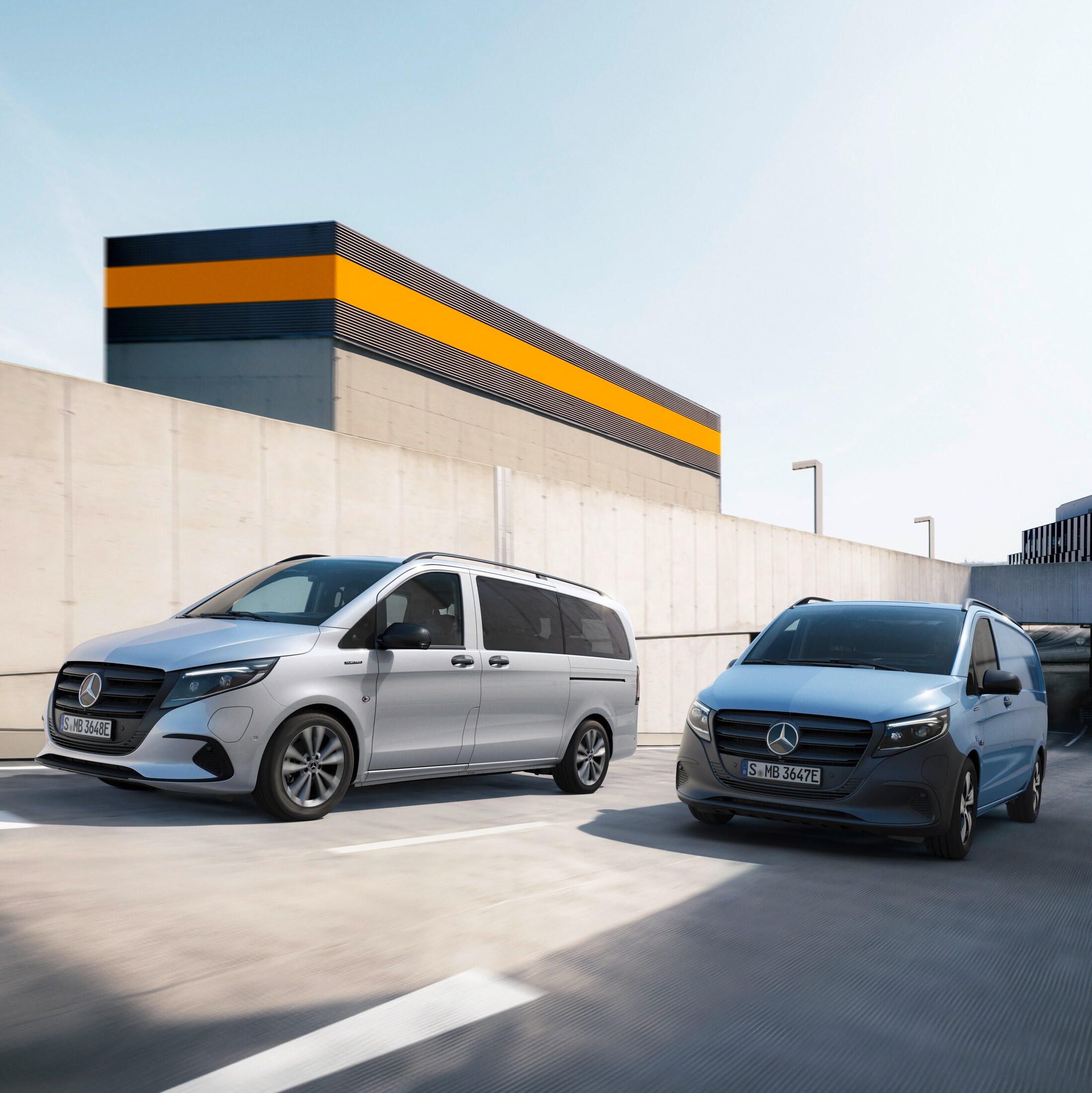 Mercedes-Benz eVito Tourer og eVito Kassevogn på farten.
