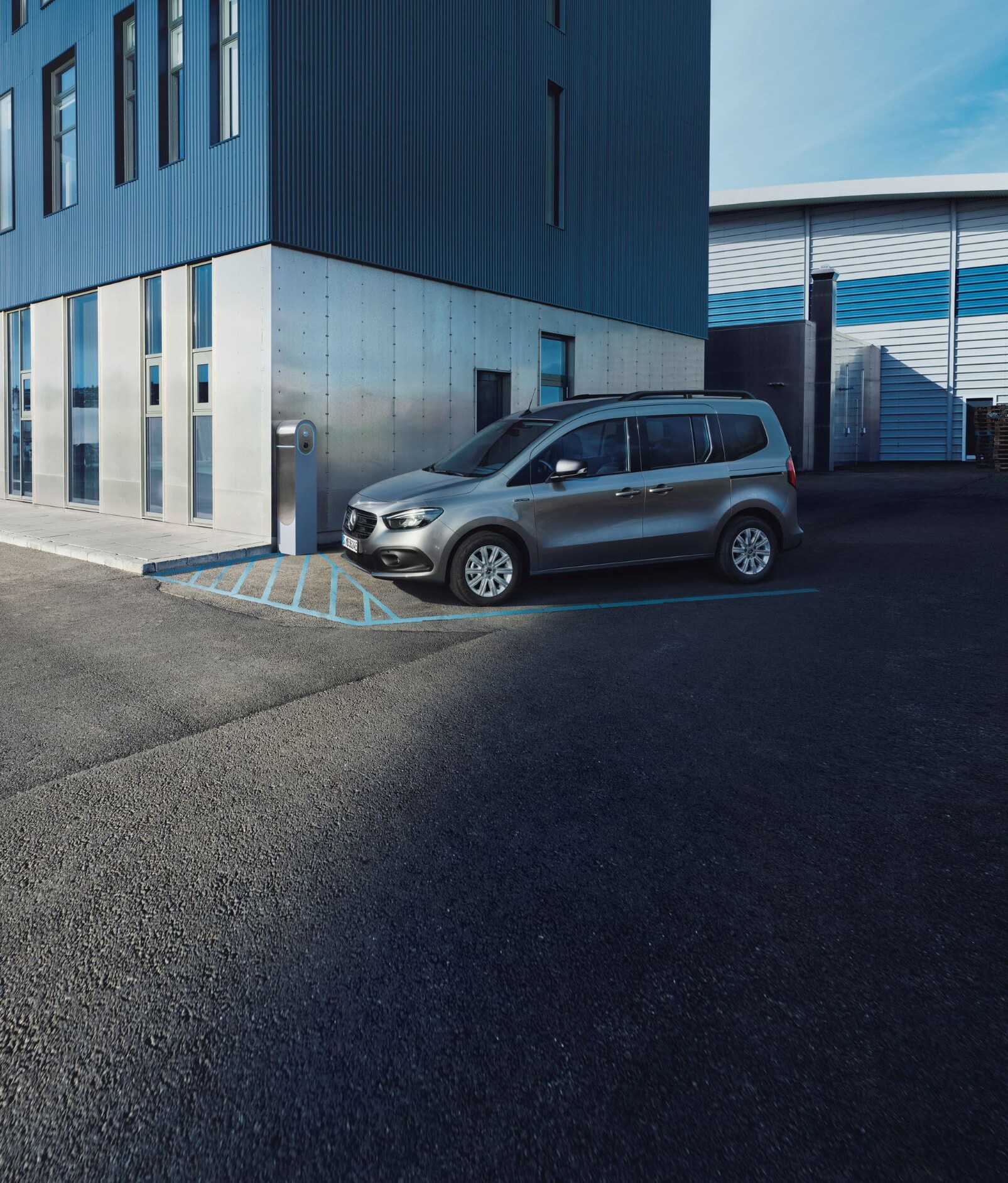 En visualisering illustrerer, hvordan radarsensorerne til afstandsmåling fungerer i Mercedes-Benz Citan.