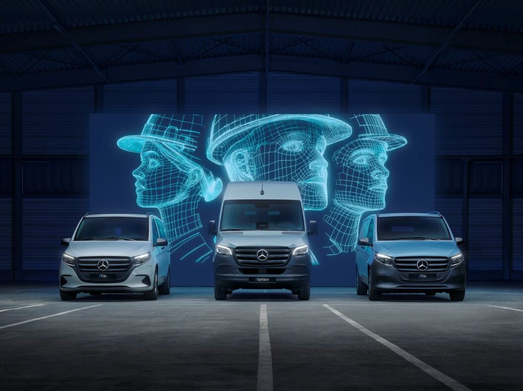 Elektriske Mercedes-Benz varebiler med computeranimeret baggrund