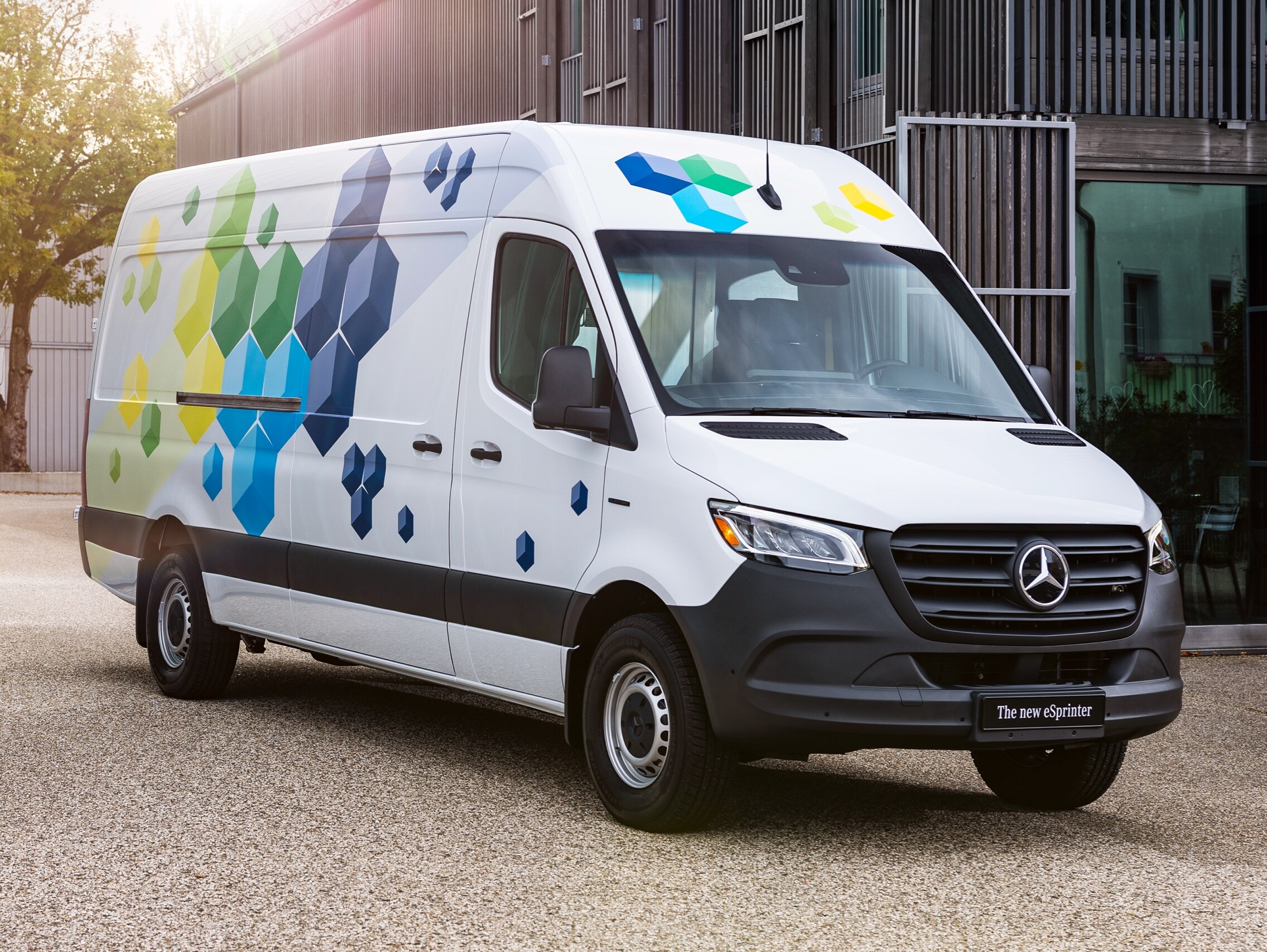 Mercedes-Benz eSprinter Kassevogn på vejen