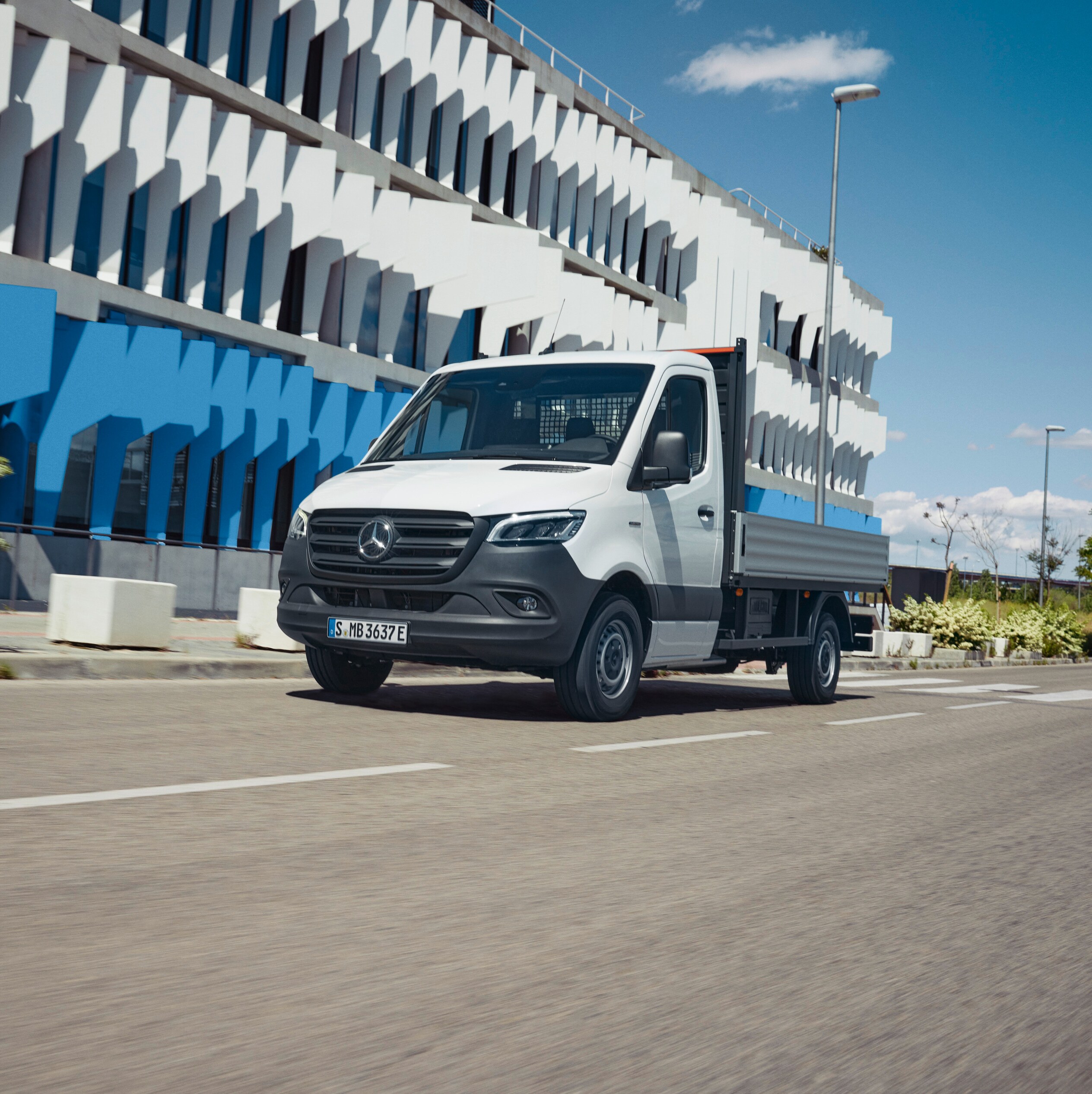 Mercedes-Benz eSprinter ladvogn på vej.