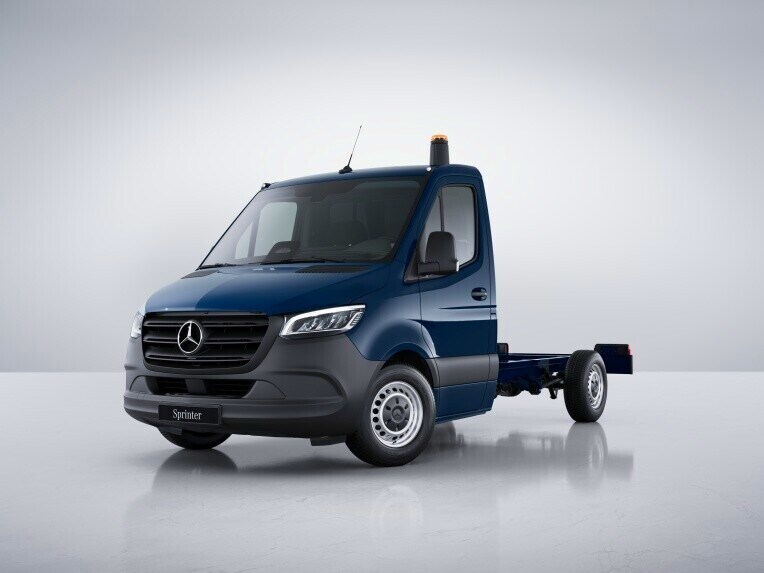 Blå Mercedes-Benz Sprinter Chassis med udstyrslinjen PRO