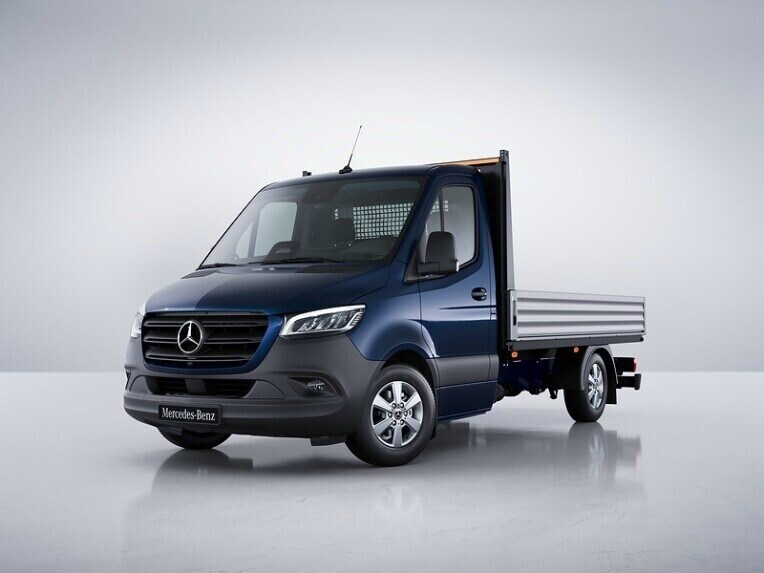 Blå Mercedes-Benz Sprinter Chassis med lad og udstyrslinjen SELECT