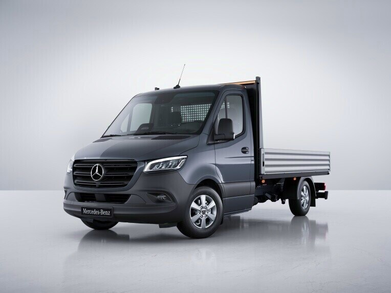 Mørk blå Mercedes-Benz Sprinter Ladvogn med udstyrslinjen SELECT.