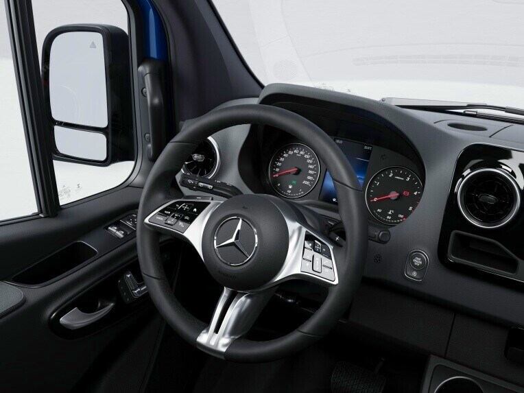 Multifunktionsrat med touch control-betjening til fartpiloten i Sprinter Kassevogn