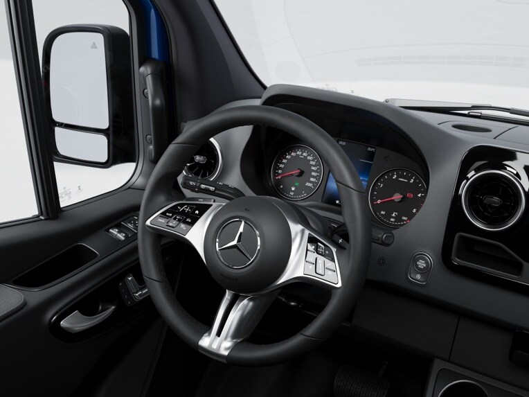 Multifunktionsrattet med touch-betjening til fartpiloten i Mercedes-Benz Sprinter Tourer.