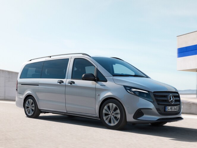 Mercedes-Benz eVito Tourer på taget af et parkeringshus