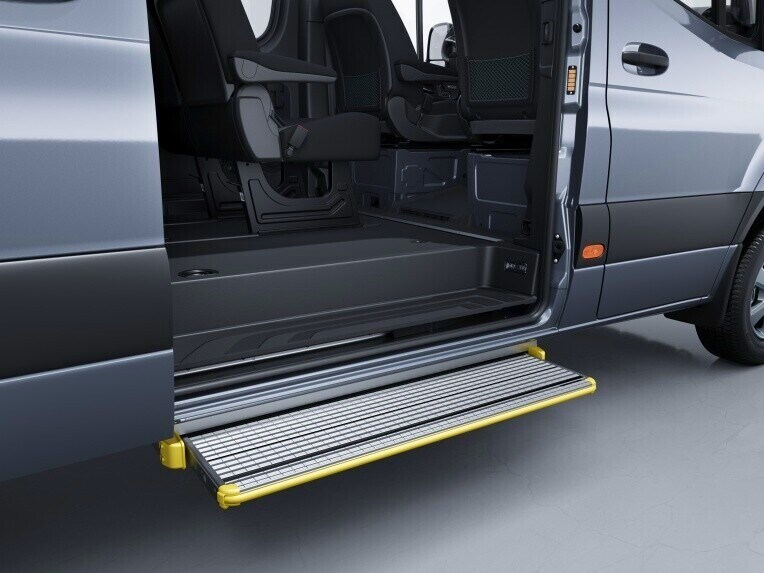 Trinebræt ind til Mercedes-Benz Sprinter Tourer