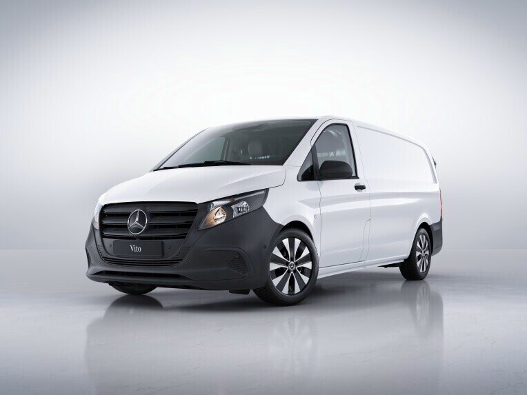Hvid Mercedes-Benz Vito Kassevogn fotograferet i studie