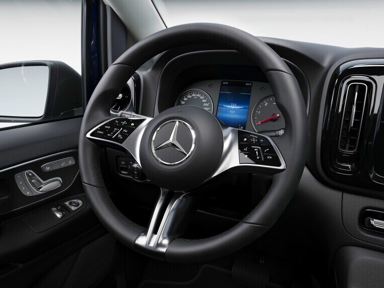 Multifunktionsrat med betjeningsknapper i en Mercedes-Benz Vito Tourer