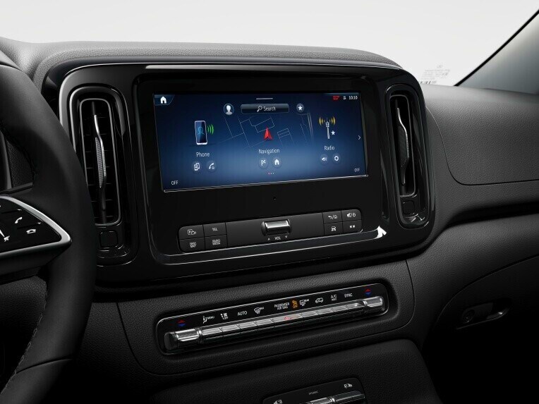 Navigationsappen på MBUX-multimediesystemets touchscreen i Vito Tourer