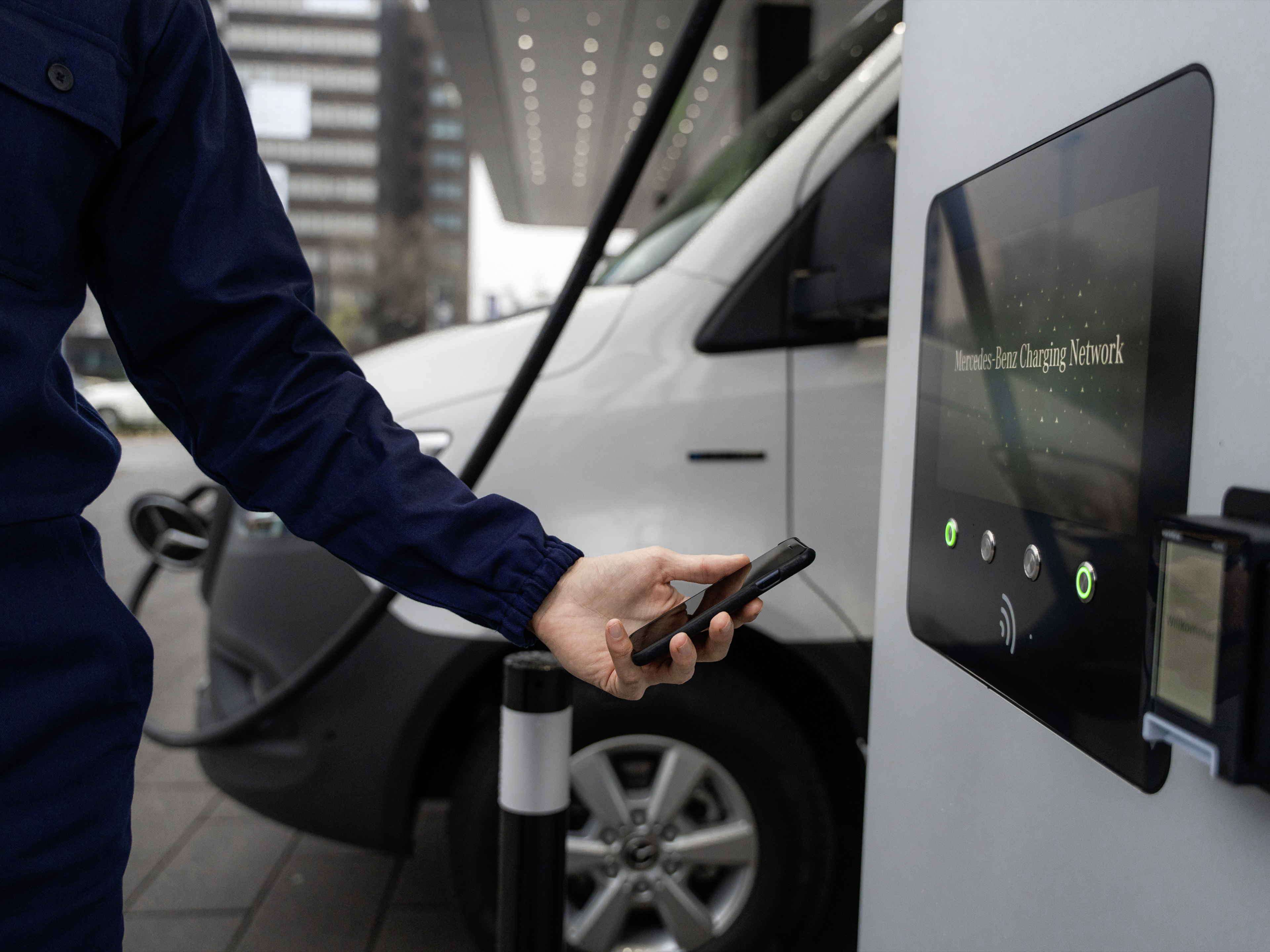 Mercedes-Benz app | Opladning på farten | Mercedes-Benz varebiler Mercedes-Benz appen til Mercedes-Benz varebiler.